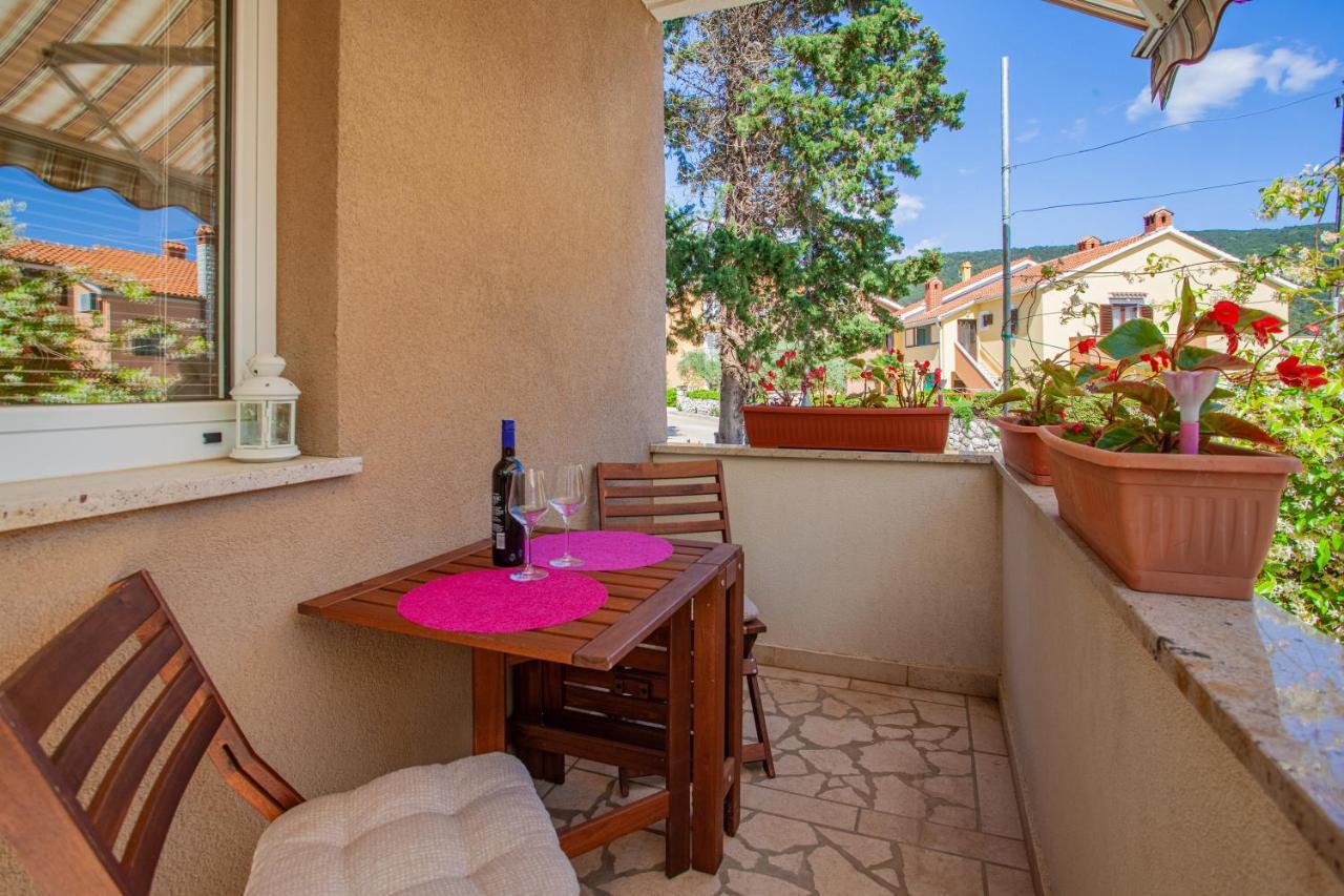 Apartment Rajci Cres Exterior photo